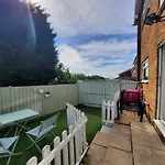 Blenheim Way Is A Beautiful Apartment In A Quiet Location Yet Minutes From Major Attractions And City Centre Great For Families Sleeps 6