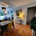 Blenheim Way Is A Beautiful Apartment In A Quiet Location Yet Minutes From Major Attractions And City Centre Great For Families Sleeps 6