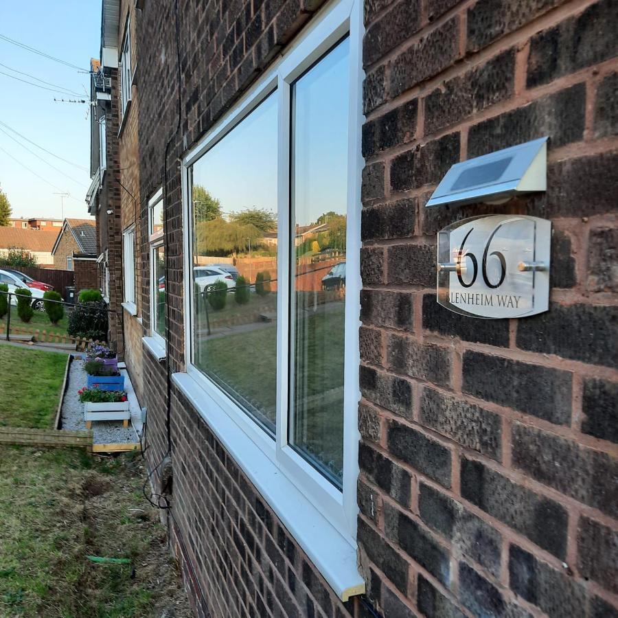 Blenheim Way: Quiet Family Retreat Near City Centre Apartment *