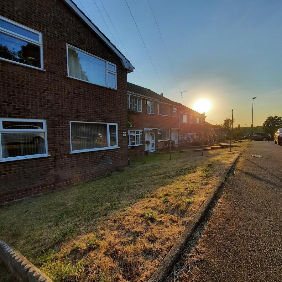 Blenheim Way: Quiet Family Retreat Near City Centre Apartment