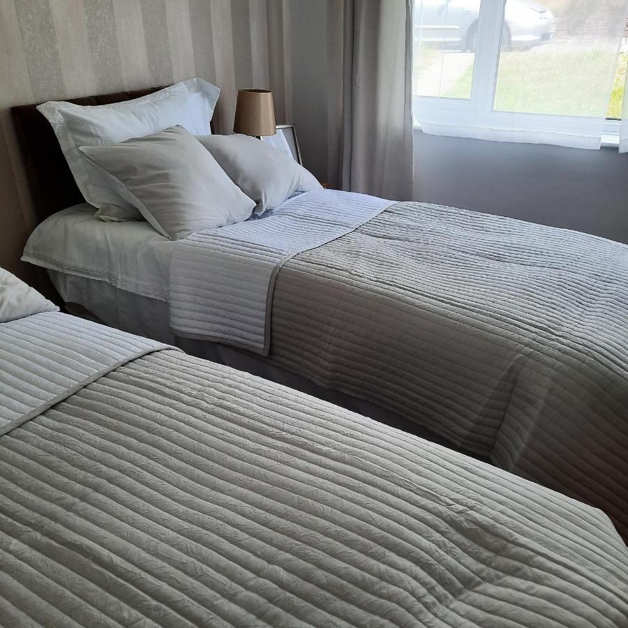 Blenheim Way: Quiet Family Retreat Near City Centre Apartment
