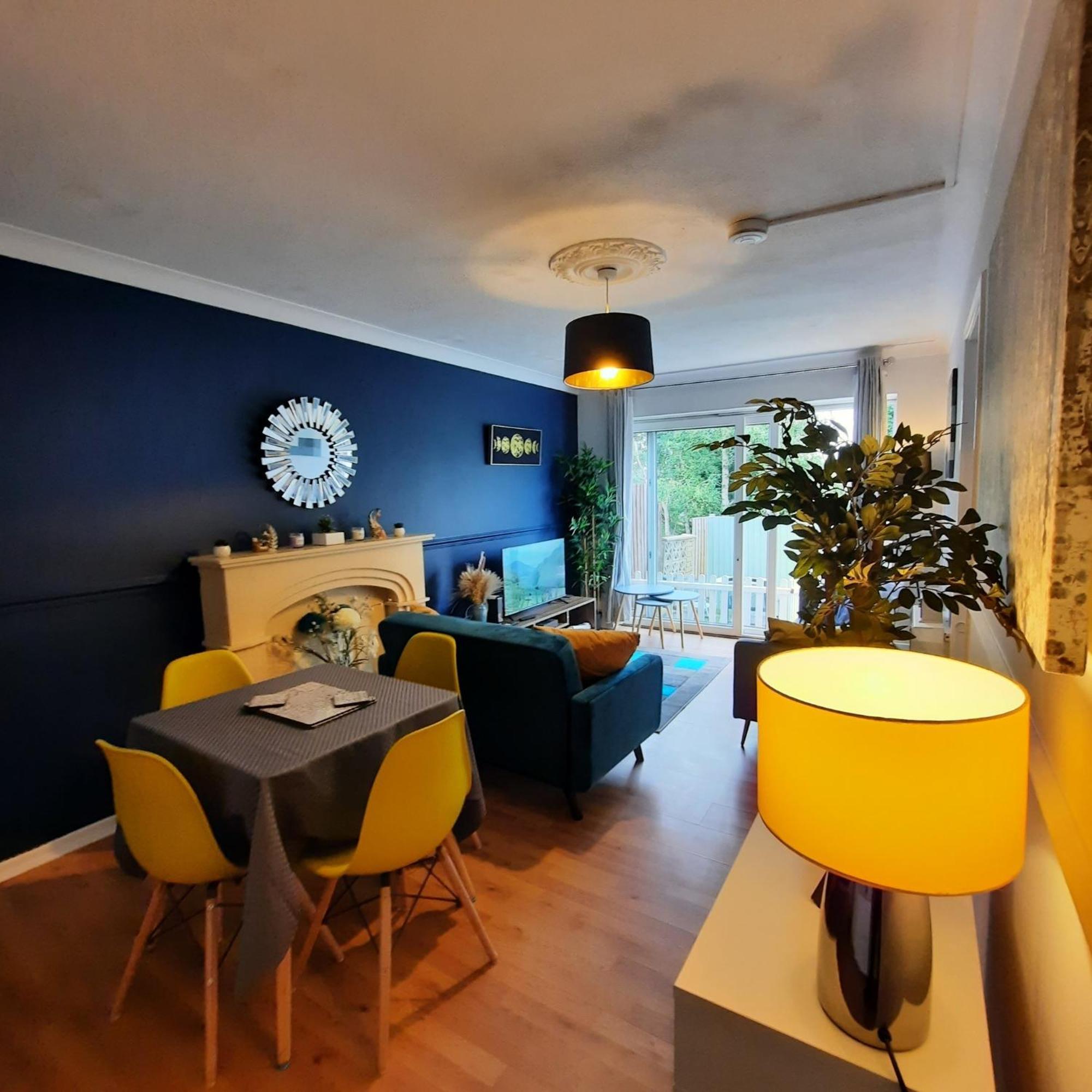 Blenheim Way: Quiet Family Retreat Near City Centre *